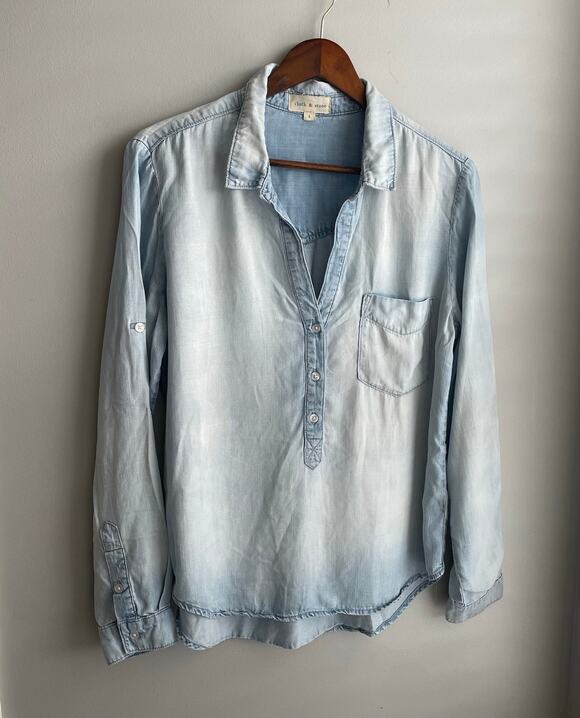 cloth & stone Tops - Cloth & Stone Light Chambray Half-Button-Up Roll Tab High-Low Collar Shirt sz L